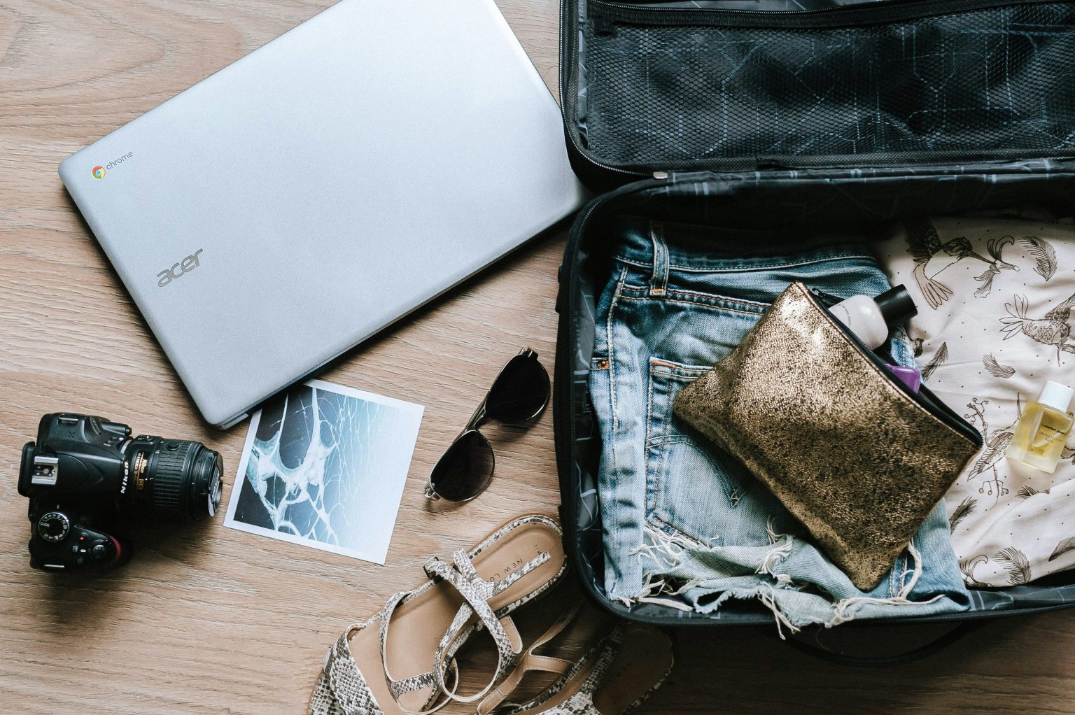 15 Essential Travel Essentials Every Smart Traveler Needs